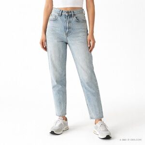 Levi’s Premium High Rise Boyfriend Jeans 25 Italian Denim Stretch